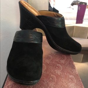 Sofft - New Black suede clogs